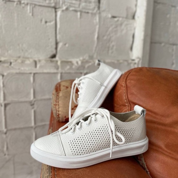 Sneakers - Picture 4 of 13